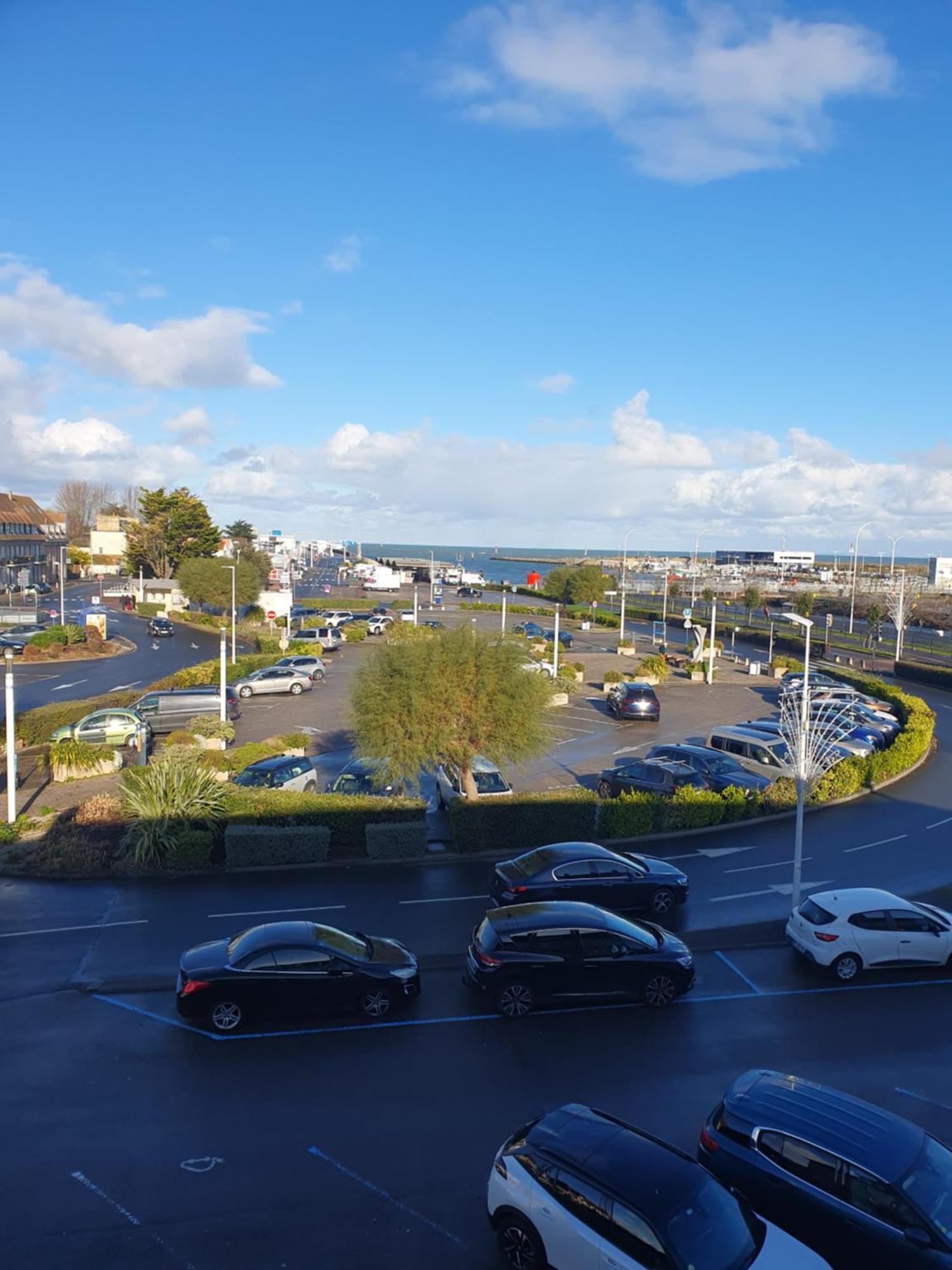 Hotel Le Phare Ouistreham Exterior foto