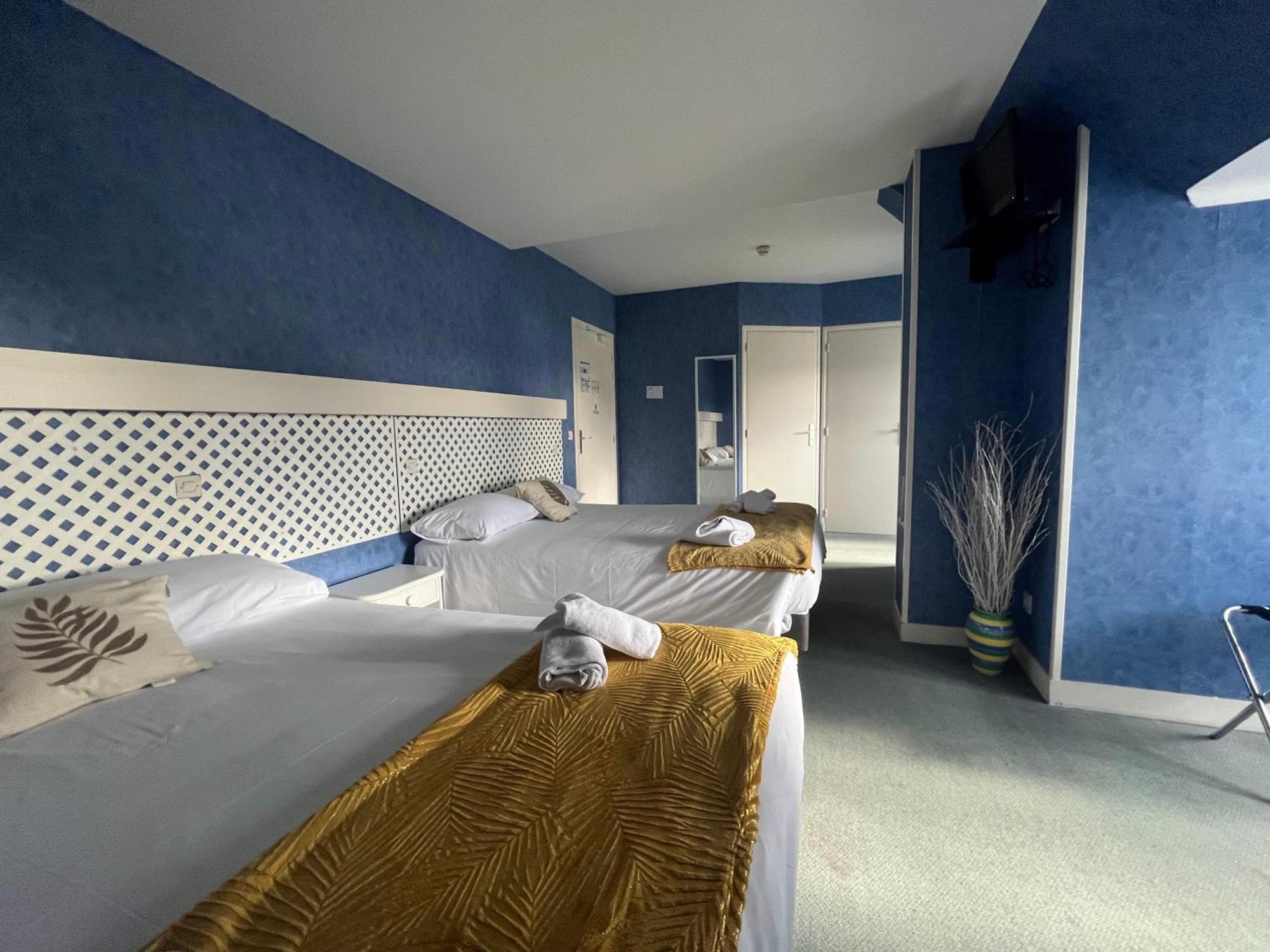 Hotel Le Phare Ouistreham Exterior foto
