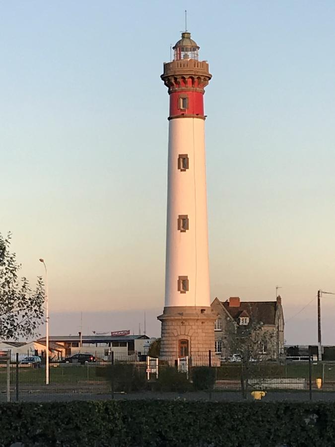 Hotel Le Phare Ouistreham Exterior foto